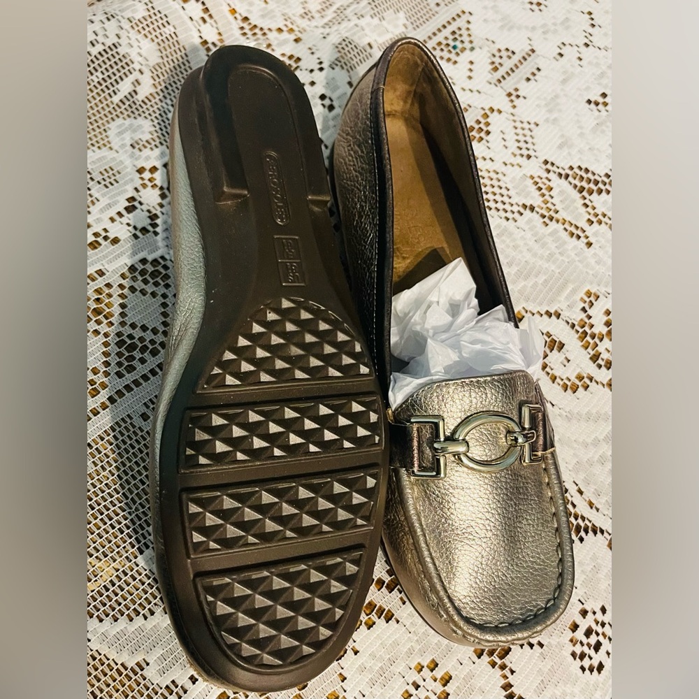 AEROSOLES  casual women’s gold Loafers size 8.5 - Picture 4 of 16